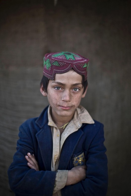 Afghan-Refugee-Children-05-685x1027