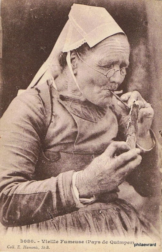 Women with a pipe (8)