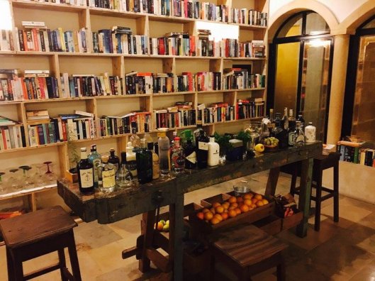 literary-man-hotel-50000-books-portugal-17-1